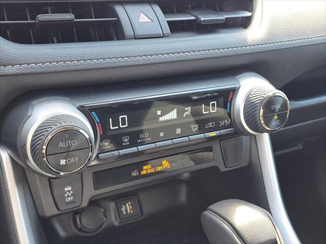Used 2025 Toyota RAV4 LE AWD/4WD image 28