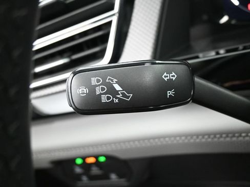 Used 2025 Volkswagen Atlas Peak Edition SE AWD/4WD image 17