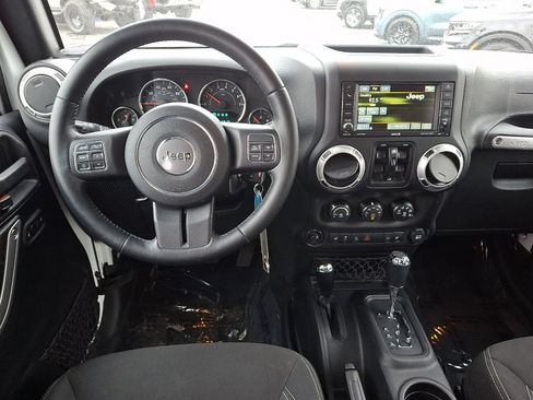 Used 2016 Jeep Wrangler Unlimited Sahara w/ Dual Top Group image 9