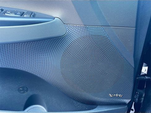 Used 2022 Hyundai Veloster N image 19