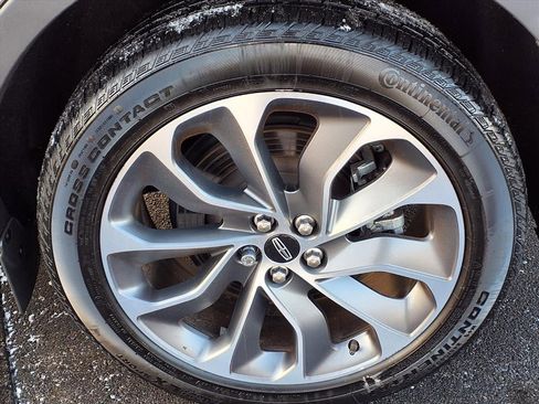 Used 2023 Lincoln Nautilus Reserve w/ Equipment Group 201A image 8