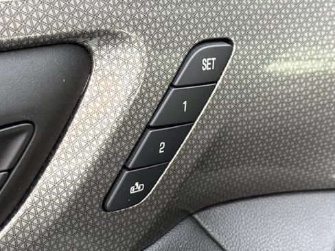 Used 2022 Chevrolet Traverse Premier image 19