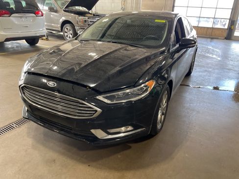 Used 2017 Ford Fusion SE w/ Fusion SE Technology Package image 3