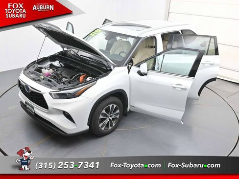 Used 2022 Toyota Highlander XLE AWD/4WD image 36