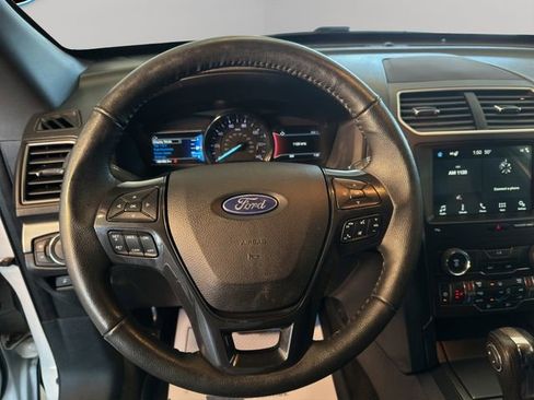 Used 2018 Ford Explorer XLT w/ Equipment Group 202A image 13
