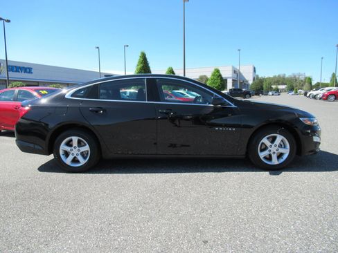 Used 2024 Chevrolet Malibu LT FWD image 2