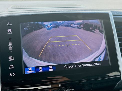 Certified 2018 Honda Pilot Touring image 14