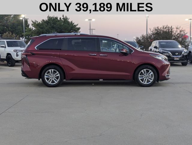 Used 2024 Toyota Sienna Limited FWD image 4