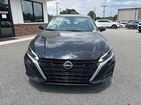 Used 2023 Nissan Altima 2.5 SL FWD image 10