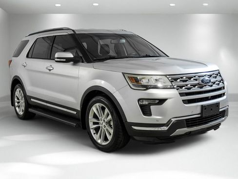 Used 2019 Ford Explorer Limited w/ Class III Trailer Tow Package FWD image 5