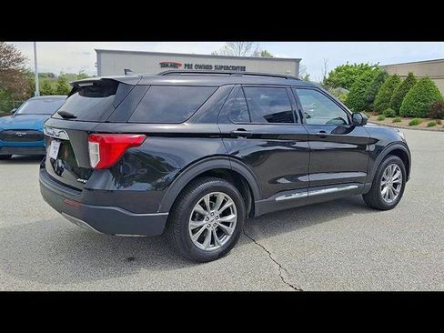 Certified 2022 Ford Explorer XLT w/ Equipment Group 202A AWD/4WD image 8