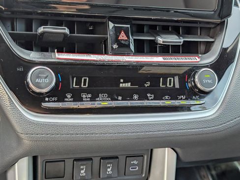 Used 2024 Toyota Corolla Cross XSE w/ Convenience Package image 29