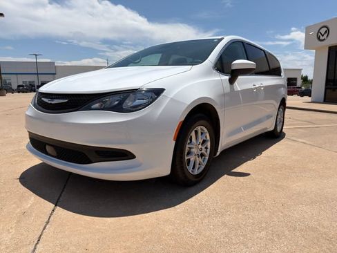 Used 2023 Chrysler Voyager LX FWD image 8