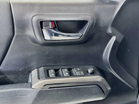 Used 2019 Toyota Tacoma TRD Off-Road AWD/4WD image 16