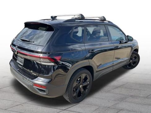 Used 2025 Volkswagen Taos SE image 6