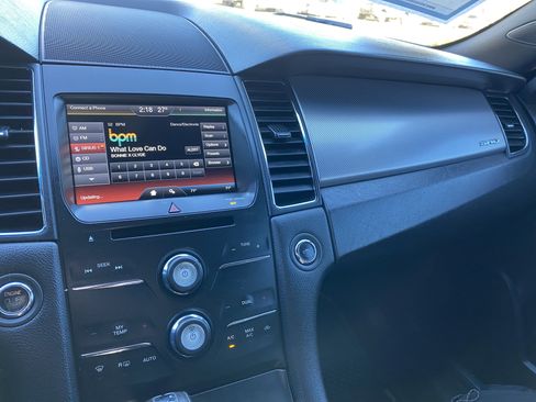 Used 2015 Ford Taurus SHO image 13