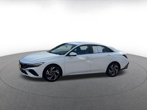 Used 2025 Hyundai Elantra SEL FWD image 9