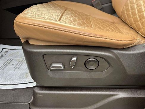 Certified 2022 Cadillac Escalade Premium Luxury image 21