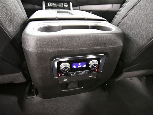 Used 2023 GMC Yukon XL Denali AWD/4WD image 16