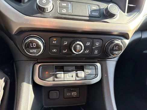 Used 2023 GMC Acadia Denali w/ Denali Technology Package FWD image 38
