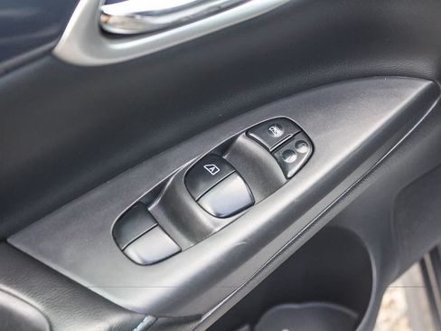 Used 2019 Nissan Sentra SR w/ Premium Package (SR) FWD image 24
