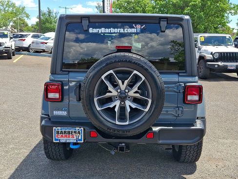 Used 2024 Jeep Wrangler Unlimited w/ Convenience Group AWD/4WD image 5