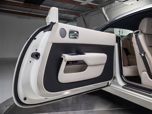 Used 2016 Rolls-Royce Wraith image 28