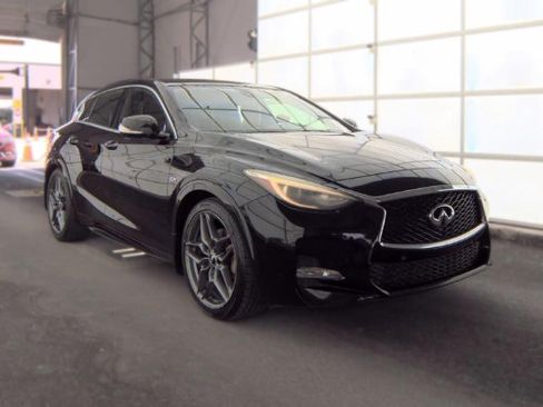 Used 2018 INFINITI QX30 Sport w/ Sport Leather Package FWD image 3