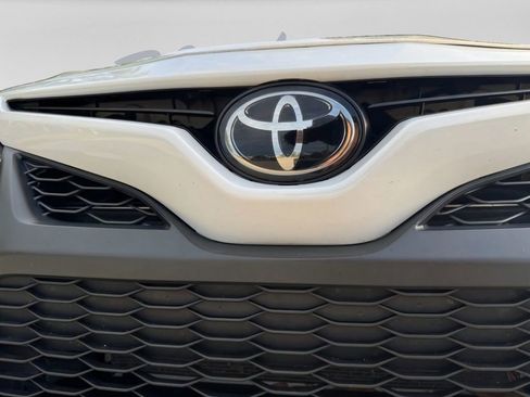 Used 2023 Toyota Camry SE FWD image 3
