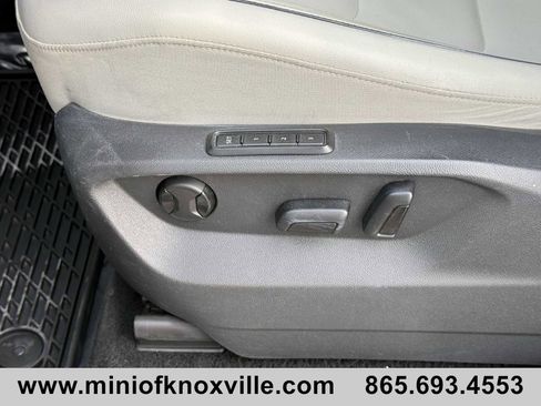 Used 2018 Volkswagen Tiguan SEL Premium image 11