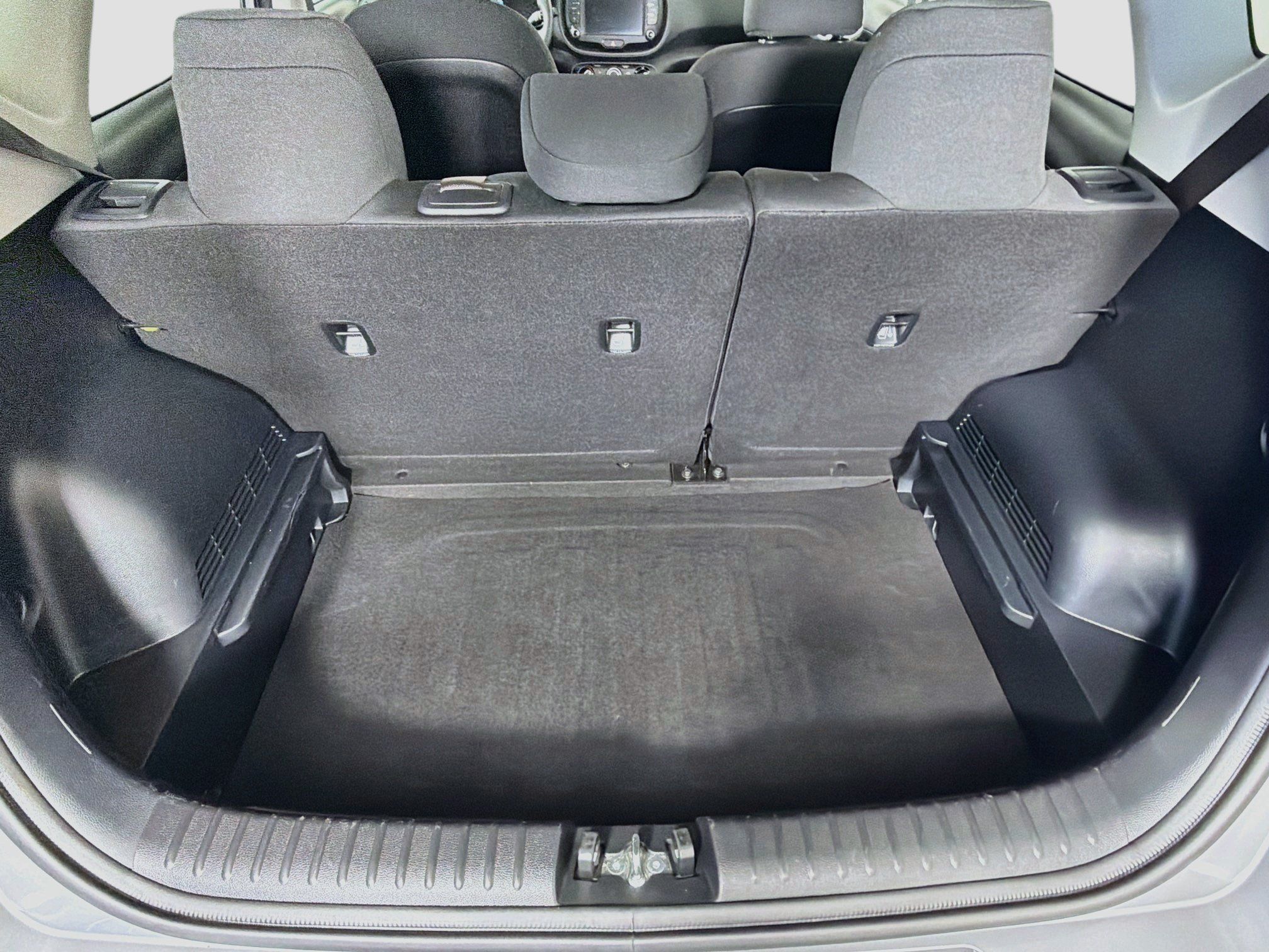 Used 2025 Kia Soul LX w/ LX Technology Package FWD image 27