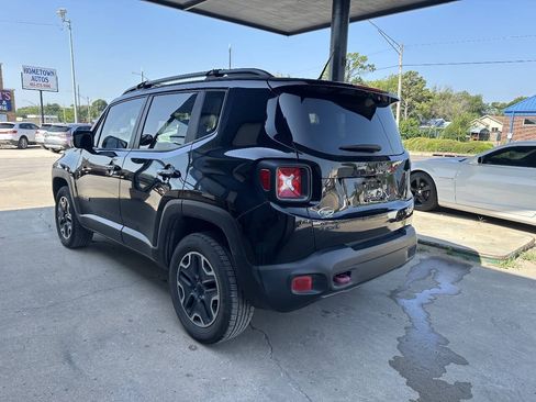 Used 2017 Jeep Renegade Trailhawk AWD/4WD image 6