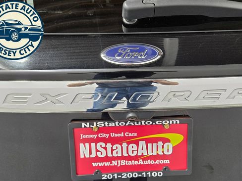 Used 2021 Ford Explorer Limited w/ Equipment Group 301A AWD/4WD image 35