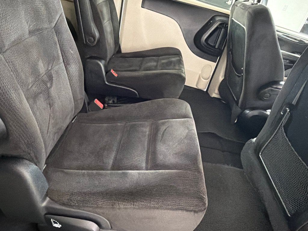Used 2014 Dodge Grand Caravan SXT FWD image 21