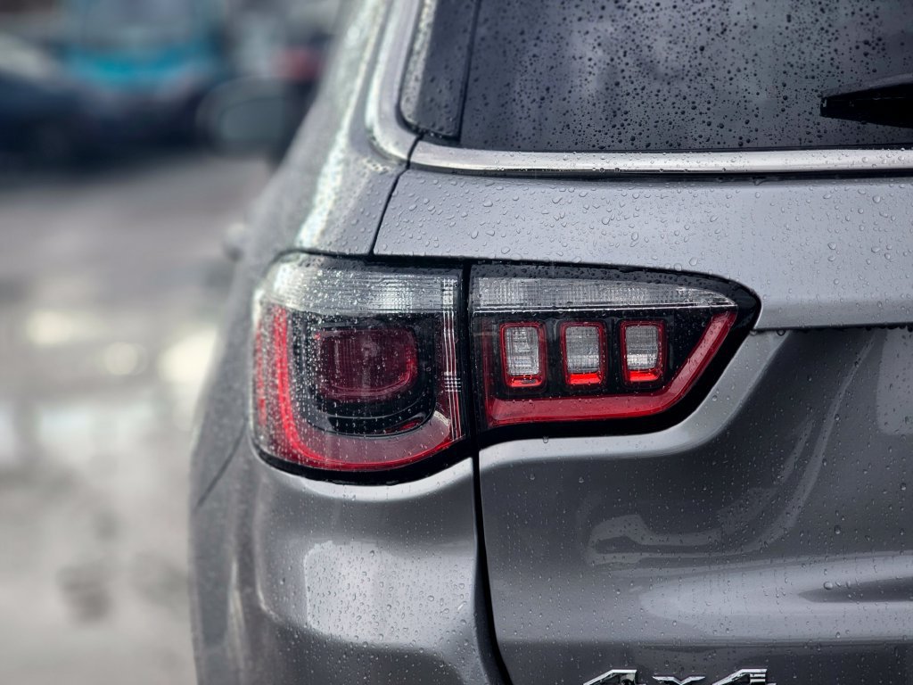 Certified 2022 Jeep Compass Limited AWD/4WD image 8