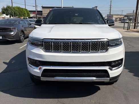 Used 2023 Jeep Grand Wagoneer 4WD image 3