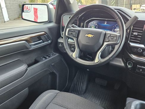 Used 2024 Chevrolet Silverado 1500 LT w/ Z71 Off-Road Package image 9