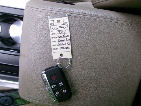 Used 2017 Land Rover Range Rover Evoque SE image 18