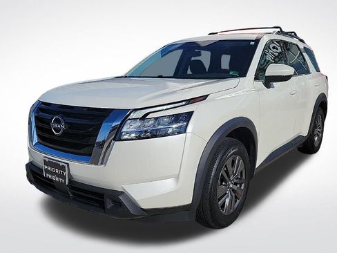 Used 2022 Nissan Pathfinder SV image 1