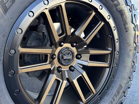 Used 2017 Chevrolet Silverado 1500 LT w/ LT Convenience Package image 32