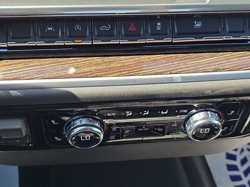 New 2026 GMC Sierra 1500 SLE image 28