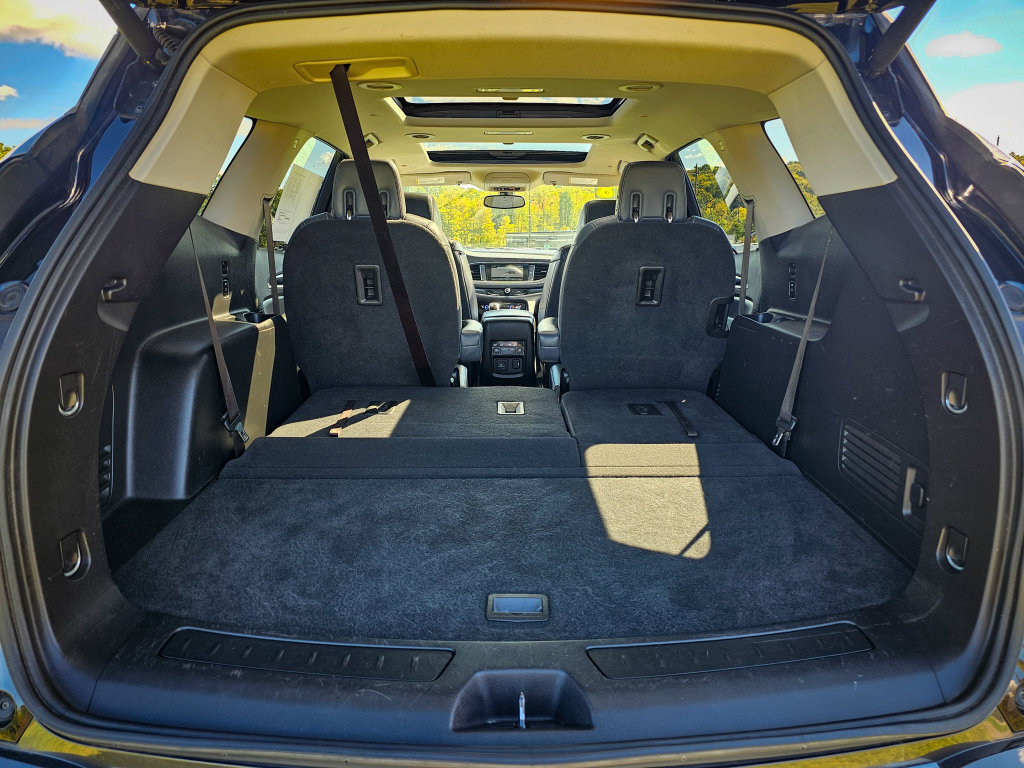 Used 2018 Buick Enclave Essence FWD image 36