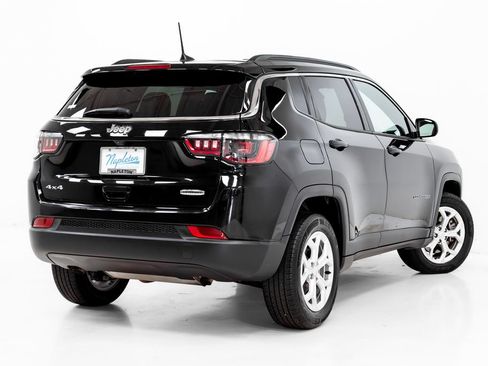 Used 2024 Jeep Compass Latitude AWD/4WD image 28