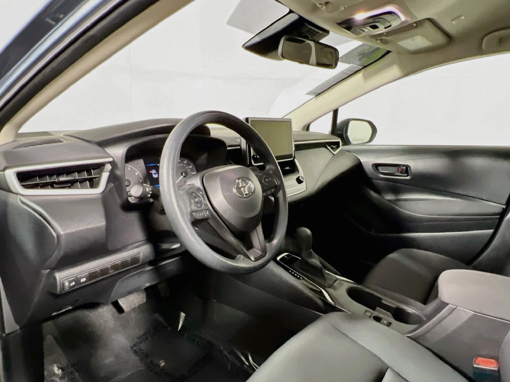 Used 2025 Toyota Corolla LE FWD image 27