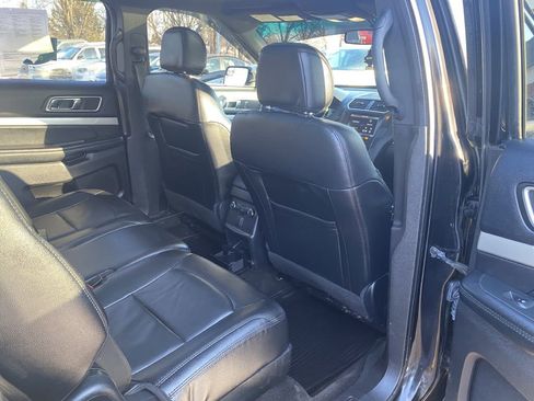 Used 2016 Ford Explorer XLT w/ Equipment Group 202A image 18