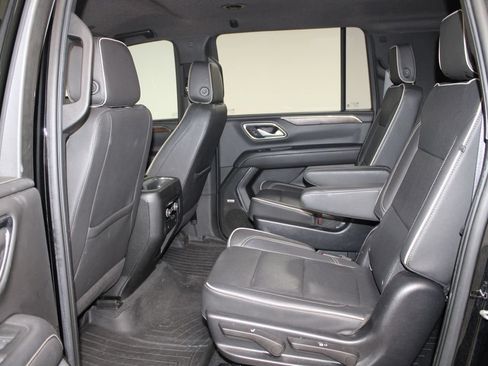 Used 2022 Chevrolet Suburban Premier RWD image 19