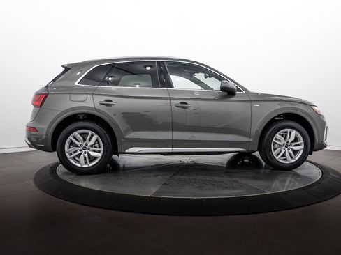 Certified 2023 Audi Q5 2.0T Premium w/ Convenience Package AWD/4WD image 3