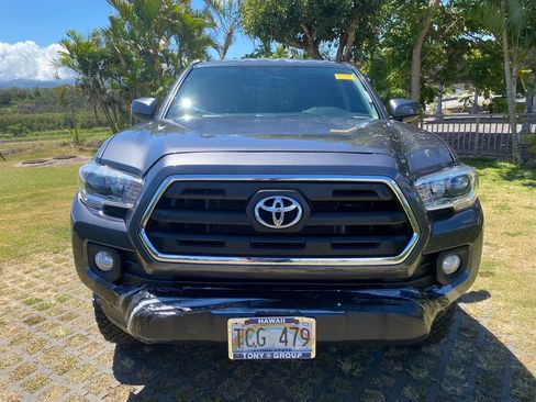 Used 2017 Toyota Tacoma SR5 RWD image 2