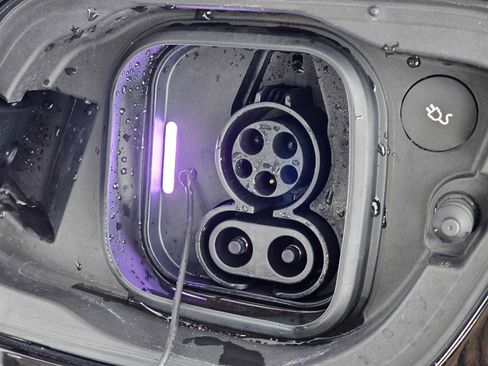 Used 2023 Volvo C40 P8 Recharge Ultimate image 15