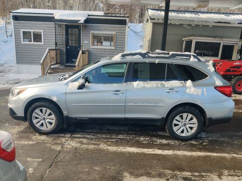 Used 2016 Subaru Outback 2.5i Premium image 3